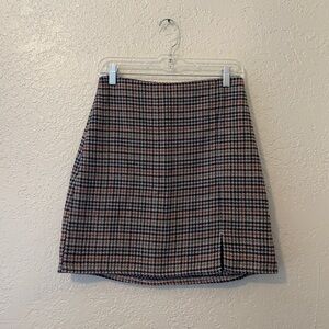 Old Navy / plaid brown mini skirt w/ slit